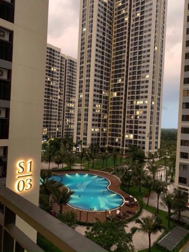 View ban công căn hộ Vinhomes Grand Park Căn hộ Vinhomes Grand Park hướng Tây Bắc, nội thất cơ bản.