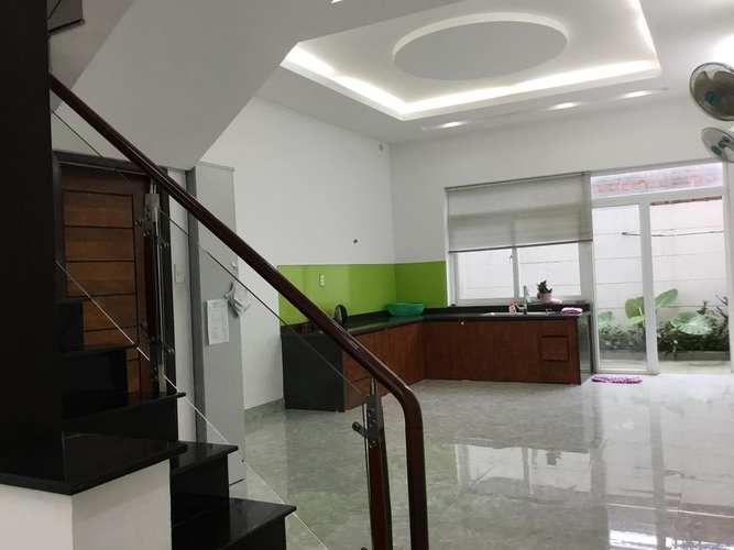 Nhà phố Huyện Nhà Bè Nhà phố diện tích 100m2 có sân trước và sau thoáng mát, không nội thất.