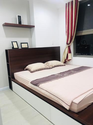 phòng ngủ master Căn hộ Saigon South Residence tầng 18 có 2 phòng ngủ, đầy đủ nội thất.