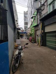 Nhà phố Quận Tân Phú Nhà phố cấp 4 có 1 trệt 1 gác lửng, diện tích 79.54m2 không nội thất.