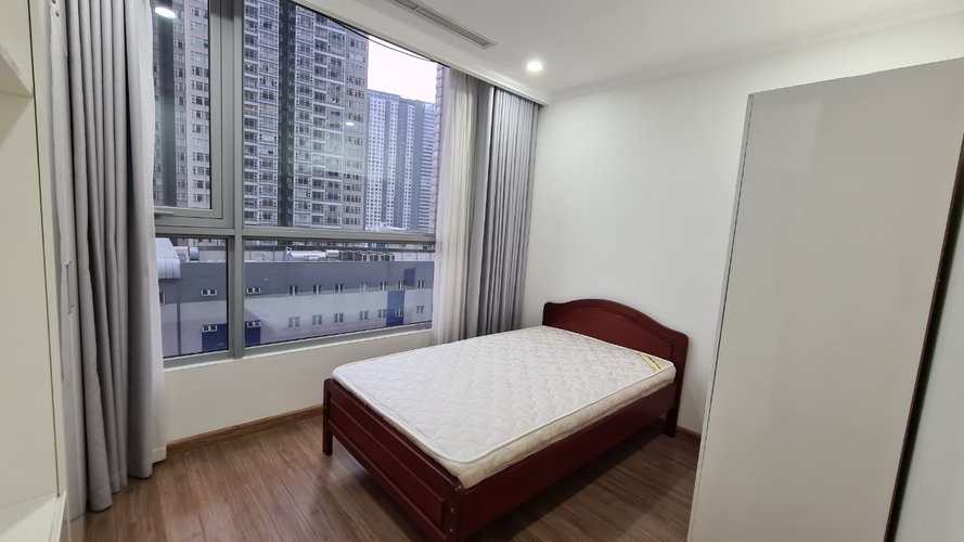 Căn hộ Vinhomes Central Park, Quận Bình Thạnh Căn hộ Vinhomes Central Park tầng 7 thiết kế 4 phòng ngủ, đầy đủ nội thất.