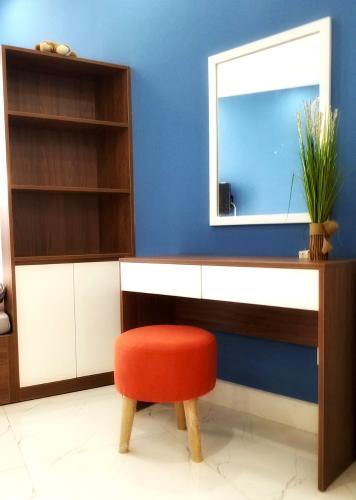 Phòng khách nhà phố Bình Thạnh Bán nhà mặt tiền quận Bình Thạnh, đầy đủ nội thất, thiết kế hiện đại.