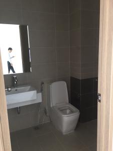 nhà tắm căn hộ The Sun Avenue Office-tel The Sun Avenue tầng cao nội thất cơ bản