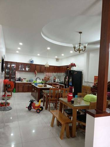 Nhà phố Quận Thủ Đức Nhà phố thiết kế 1 trệt, 2 lầu và sân thượng, khu vực dân cư sầm uất.