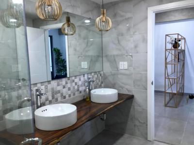 Nhà vệ sinh Saigon South Residence Căn hộ Saigon South Residence tầng thấp, đầy đủ nội thất