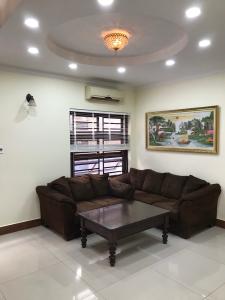 Biệt thự sân vườn phường An Phú, quận 2 Biệt thự sân vườn P. An Phú quận 2, diện tích 12m x 22m, đầy đủ nội thất