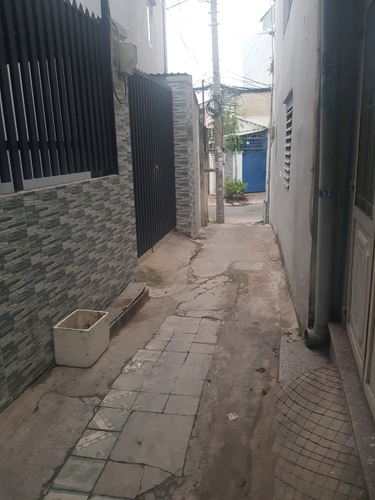 Đường trước nhà phố Quận Thủ Đức Nhà phố kết cấu 1 trệt, 1 lầu không lỗi phong thủy, không có nội thất.