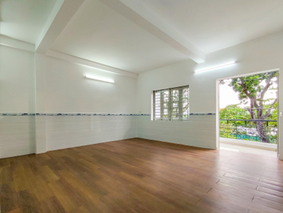 Nhà phố Quận 4 Nhà phố thiết kế 1 trệt, 1 lửng, 1 lầu và sân thượng, không có nội thất.