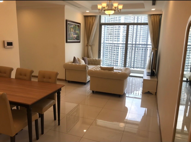 Căn hộ Vinhomes Central Park, Quận Bình Thạnh Căn hộ Vinhomes Central Park tầng 21 có 3 phòng ngủ, đầy đủ nội thất.