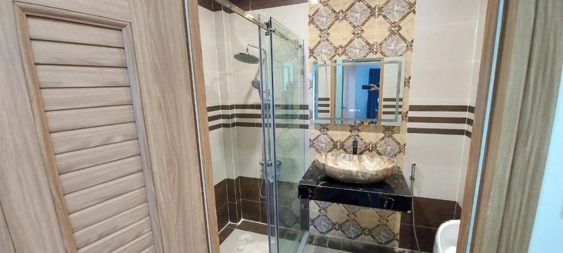 Nhà tắm nhà 1 trệt 2 lầu 1 sân thượng hẻm Huỳnh Tấn Phát, phường Phú Thuận, Quận 7 Bán nhà hẻm Huỳnh Tấn Phát diện tích 5x11m, pháp lý đầy đủ.