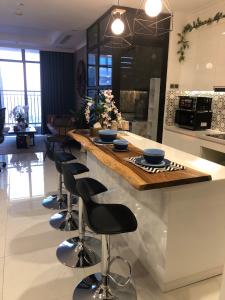 can-ho-vinhomes-central-park Cho thuê căn hộ Vinhomes Central Park 2PN, tháp Landmark 2, đầy đủ nội thất, ban công hướng Bắc