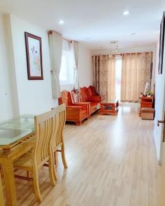 Phòng khách City Gate, Quận 8 Căn hộ City Gate tầng trung có 2 phòng ngủ, đầy đủ nội thất.