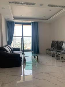 Phòng khách căn hộ Sunshine City Sài Gòn Bán căn hộ Sunshine City Sài Gòn thuộc tầng trung, diện tích 69m2, thiết kế hiện đại.