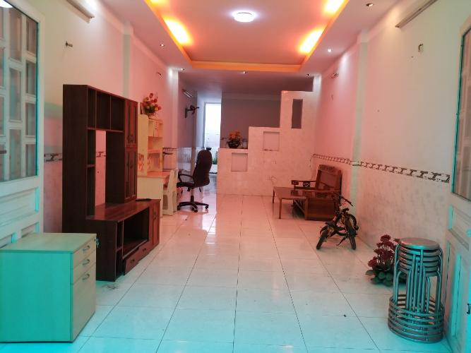 Nhà phố Quận Tân Phú Nhà phố cấp 4 hẻm rộng 6m, cách đường Tân Hương 30m, có sổ hồng riêng.