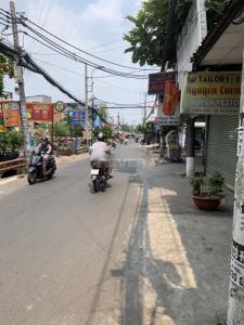 Nhà phố Quận Bình Tân Nhà phố mặt tiền đường Ấp Chiến Lược, gần chợ Bình Trị.