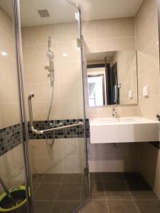 Phòng tắm căn hộ The Tresor Căn hộ tầng cao The Tresor nội thất đầy đủ view thành phố thoáng mát.