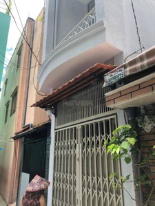 Nhà phố hướng Nam diện tích 30m2, bàn giao không có nội thất.