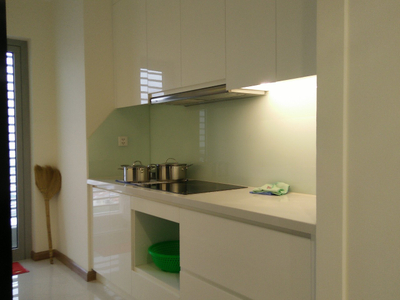 Căn hộ Vinhomes Central Park, Quận Bình Thạnh Căn hộ Vinhomes Central Park tầng 36 diện tích 155m2, đầy đủ nội thất.