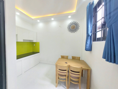 Nhà phố Quận Bình Thạnh Nhà phố thiết kế 1 trệt, 1 lầu đúc kỹ lưỡng, khu nhà lâu cao tầng xung quanh.