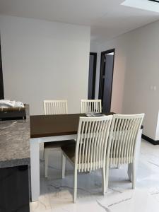 Căn hộ Empire City, Quận 2 Căn hộ Empire City đầy đủ nội thất, ban công hướng Đông Nam.