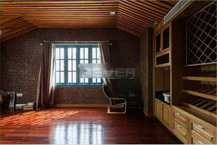 Biệt thự Quận 7 Biệt thự diện tích 250m2 thiết kế 1 trệt, 3 lầu và 1 tầng hầm để xe rộng rãi.