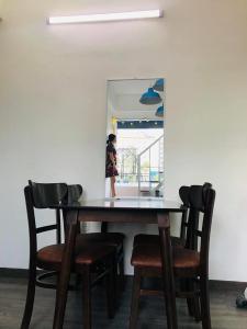 Bàn ăn chung cư Nguyễn Thái Bình Bán căn hộ chung cư Nguyễn Thái Bình, phường Nguyễn Thái Bình, quận 1, diện tích 36m2, đầy đủ nội thất.