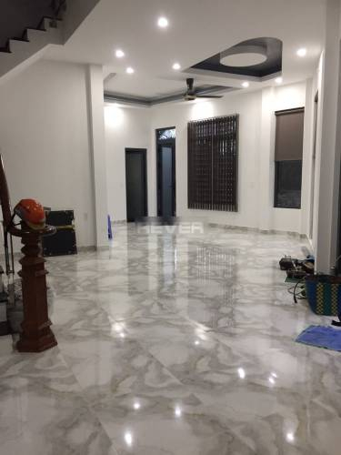 Nhà xưởng kho bãi Huyện Bình Chánh Nhà xưởng kho bãi diện tích 400m2, có văn phòng và bãi xe, khu vực an ninh.