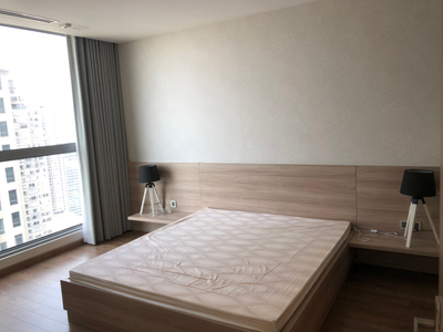 Căn hộ Vinhomes Central Park, Quận Bình Thạnh Căn hộ Vinhomes Central Park tầng 31 diện tích 116m2, đầy đủ nội thất.