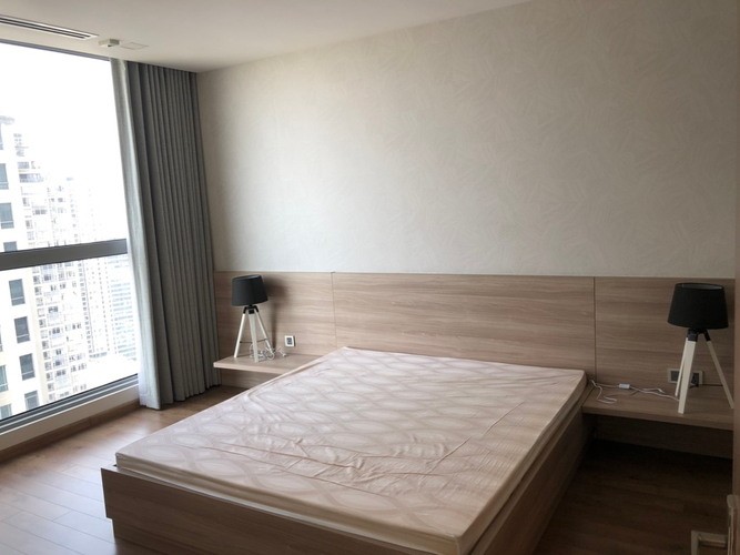 Căn hộ Vinhomes Central Park, Quận Bình Thạnh Căn hộ Vinhomes Central Park tầng 31 diện tích 116m2, đầy đủ nội thất.