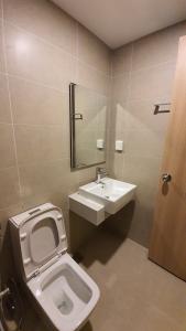 WC OT The Sun Avenue  Căn hộ Officetel The Sun Avenue view đẹp, nội thất cơ bản.