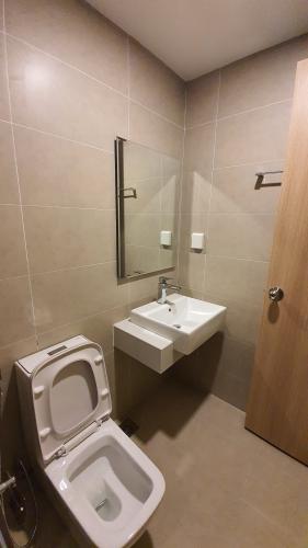 WC OT The Sun Avenue  Căn hộ Officetel The Sun Avenue view đẹp, nội thất cơ bản.