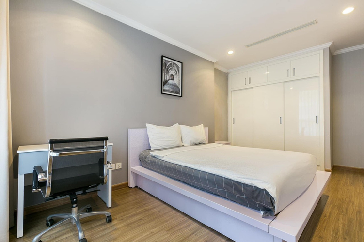 Căn hộ Vinhomes Central Park, Quận Bình Thạnh Căn hộ Vinhomes Central Park tầng 9 diện tích 81.6m2, đầy đủ nội thất.