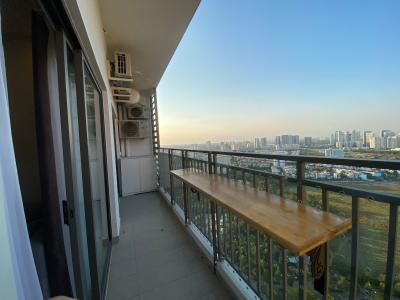 Ban công căn hộ The Sun Avenue Bán căn hộ The Sun Avenue đầy đủ nội thất, view thành phố thoáng mát.