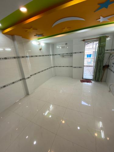 Nhà phố Quận Gò Vấp Nhà phố kết cấu 1 trệt 2 lầu và sân thượng hướng Tây Nam, sổ hồng riêng.