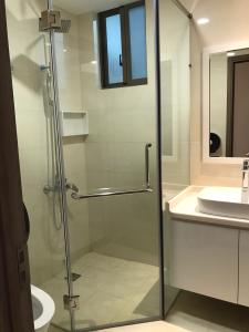 Phòng tắm căn hộ Saigon South Residence Căn hộ thô tầng cao Saigon South Residence, view nội khu.