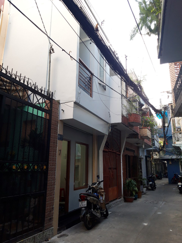 Nhà phố Quận 1 Nhà phố nguyên căn đường Trần Quang Khải, diện tích 30m2.
