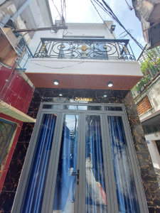 Mặt tiền nhà phố Quận Bình Thạnh Nhà phố thiết kế 1 trệt, 1 lầu đúc kỹ lưỡng, khu nhà lâu cao tầng xung quanh.