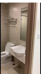 Toilet Vinhomes Grand Park Quận 9 Căn hộ Vinhomes Grand Park tầng trung, đón view nội khu mát mẻ.