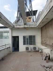 Sân thượng nhà phố Quận 7 Nhà phố hướng Đông Nam đường Gò Ô Môi 3 tầng, nội thất cơ bản.