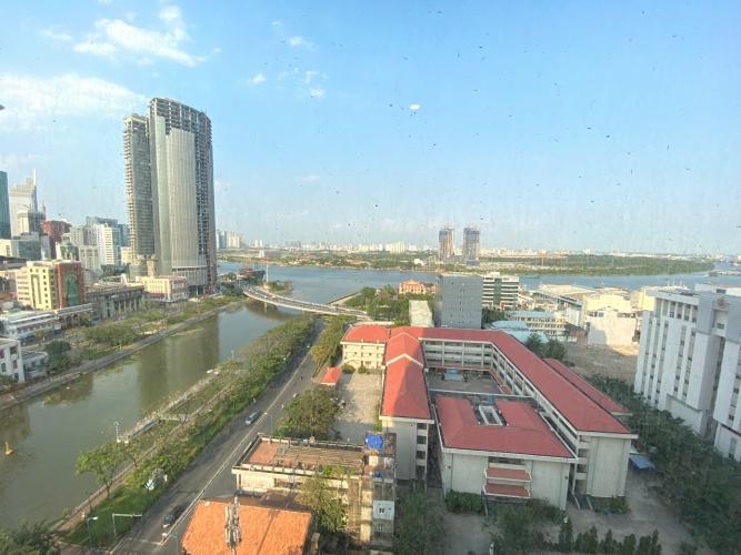 View ban công Saigon Royal Quận 4 Căn hộ Saigon Royal tầng trung, view sông Sài Gòn mát mẻ.