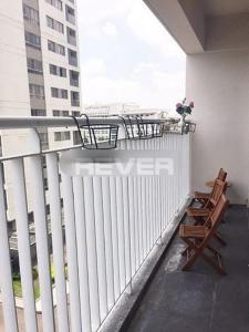 Ban công căn hộ Scenic Valley, Quận 7 Căn hộ Scenic Valley view nội khu hồ bơi mát mẻ, đầy đủ nội thất.