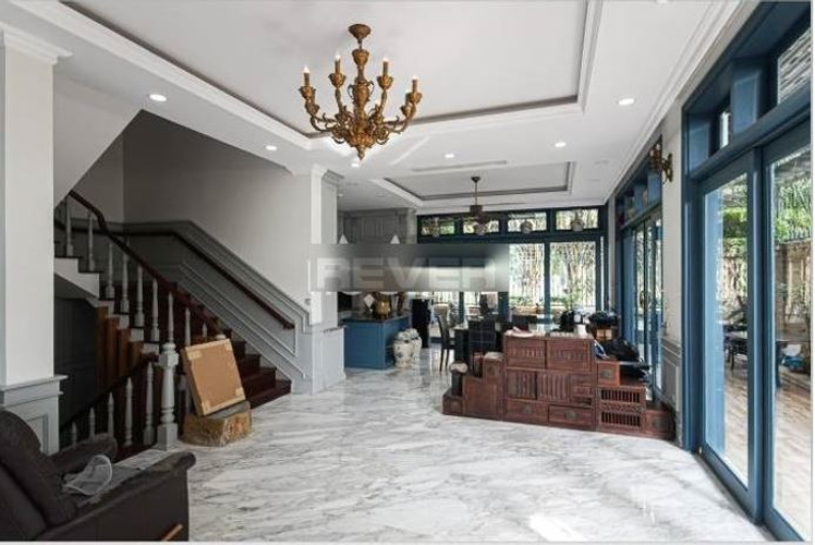 Biệt thự Quận 7 Biệt thự diện tích 250m2 thiết kế 1 trệt, 3 lầu và 1 tầng hầm để xe rộng rãi.