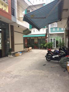 Đường trước nhà phố Quận Tân Phú Nhà phố thiết kế 1 trệt, 2 lầu và sân thượng, cách Aeon Mall 200m.