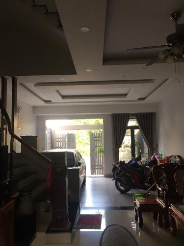 Nhà phố Quận 9 Nhà phố KDC Hưng Phú kết cấu 1 trệt 3 lầu, có Gara để xe hơi trong nhà.