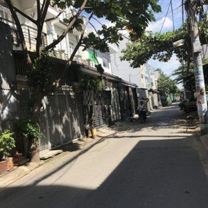 Đường trước nhà phố Quận Bình Tân Nhà phố diện tích 52m2 có sổ hồng riêng, ngay ngã tư Bốn Xã.