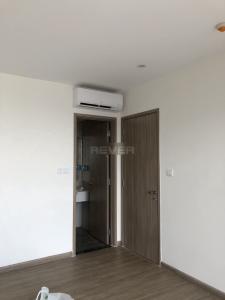 Phòng khách Vinhomes Grand Park Quận 9 Căn hộ Vinhomes Grand Park tầng cao đón gió mát mẻ, nội thất cơ bản.