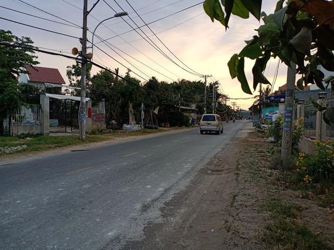 Đường trước nhà xưởng kho bãi Quận 9 Nhà xưởng kho bãi diện tích 400m2, mặt tiền đường Long Thuận.