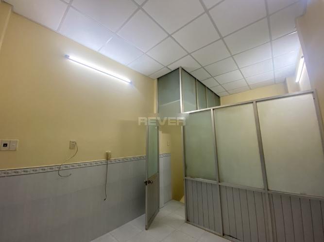 Nhà phố Quận 7 Nhà hẻm đường Trần Xuân Soạn, kết cấu 1 trệt 1 lầu đúc, có sổ hồng riêng.