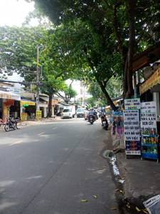 Đường trước nhà phố Quận Tân Phú Nhà phố kết cấu 1 trệt, 2 lầu và sân thượng, mặt tiền đường Gò Dầu.