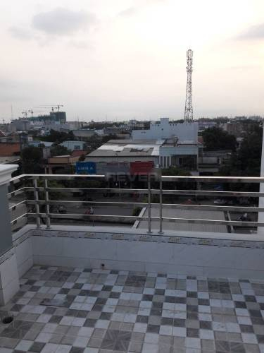 Nhà phố Huyện Nhà Bè Nhà phố cách chợ Phú Xuân 1.5km, cửa hướng Tây Nam thoáng mát.